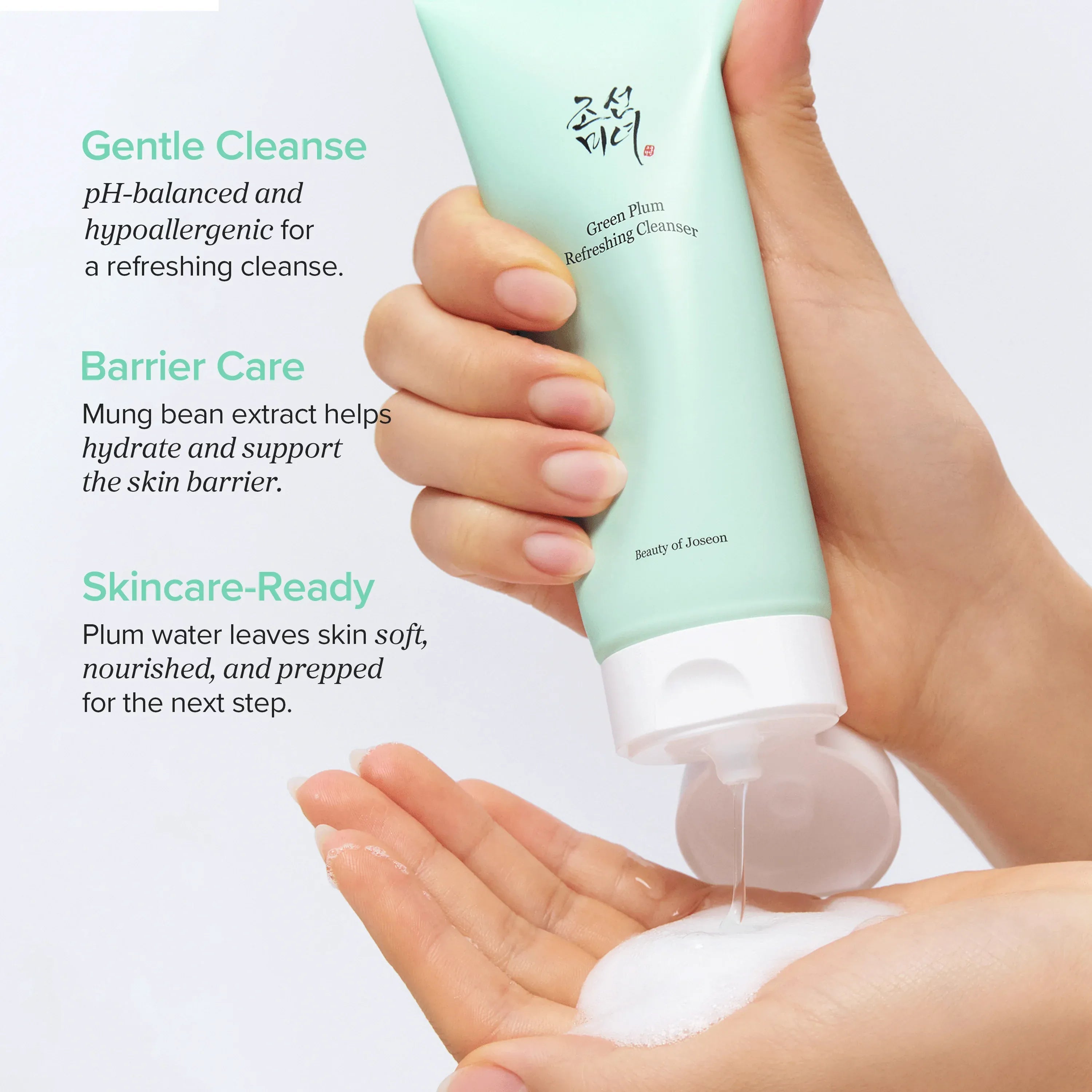 Beauty of Joseon Green Plum Refreshing Cleanser med mjukt rengöringsskum som rengör huden utan att torka ut och stärker hudbarriären.